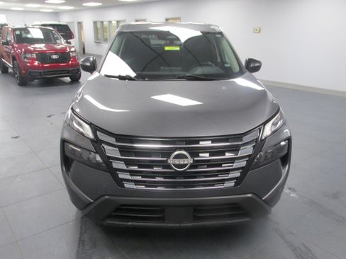 Used 2024 Nissan Rogue S FWD image 2