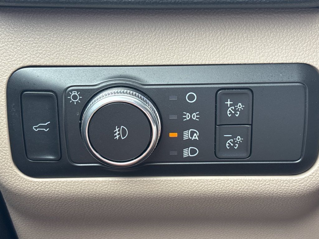 Certified 2022 Ford Escape SEL FWD image 37