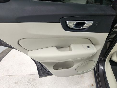 Used 2024 Volvo XC60 B5 Plus w/ Protection Package Premier image 35