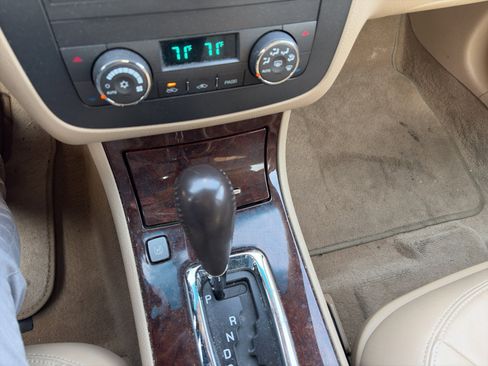 Used 2011 Buick Lucerne CXL image 10