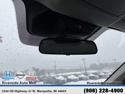 Used 2025 Nissan Kicks SR image 17