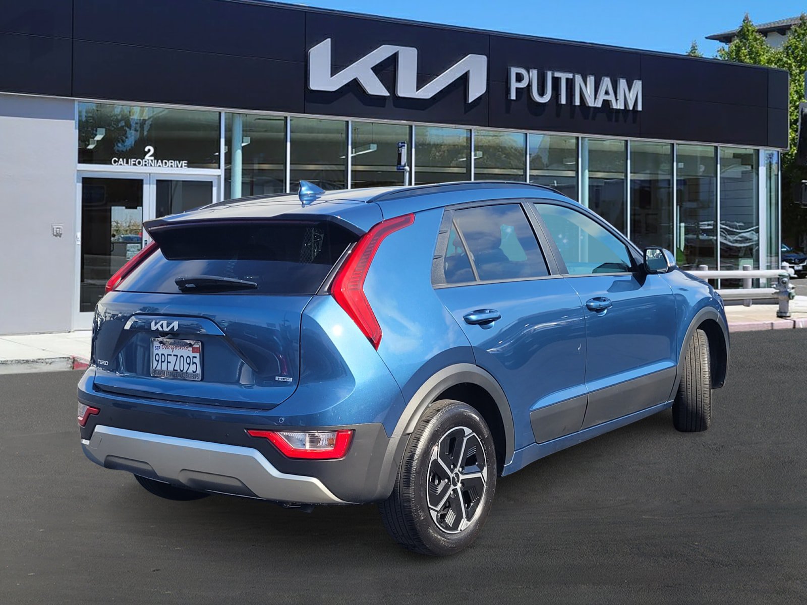 Used 2024 Kia Niro EX FWD image 4