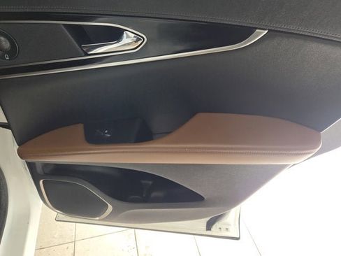 Used 2023 Lincoln Nautilus Reserve w/ Equipment Group 201A image 8