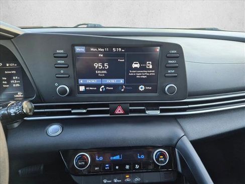Used 2023 Hyundai Elantra SEL FWD image 13