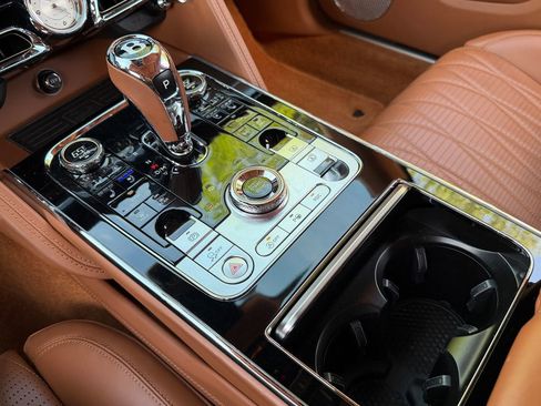 Used 2023 Bentley Flying Spur Azure AWD/4WD image 28