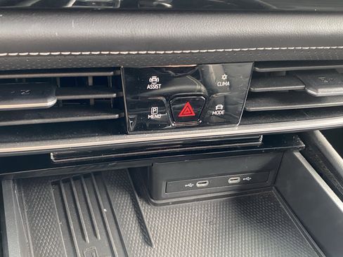 Used 2025 Volkswagen Atlas Cross Sport SEL R-Line image 21