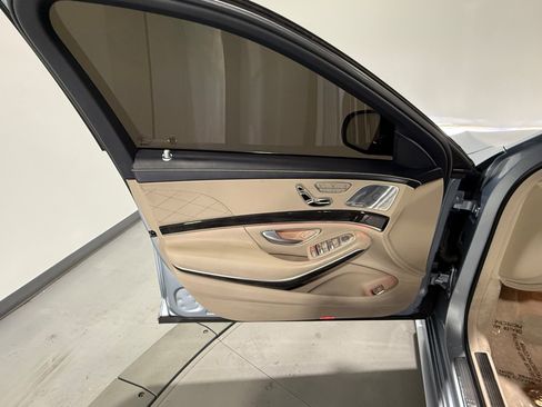 Used 2017 Mercedes-Benz S 550 Sedan w/ Sport Package w/ Sport Package image 21