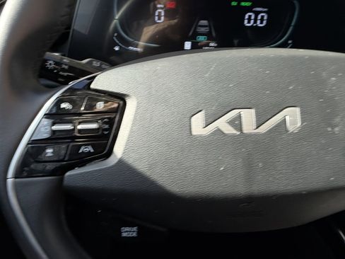 Used 2024 Kia Niro EX image 30