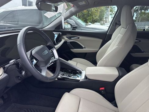 Used 2025 Audi Q5 Premium Plus w/ Premium Plus AWD/4WD image 3