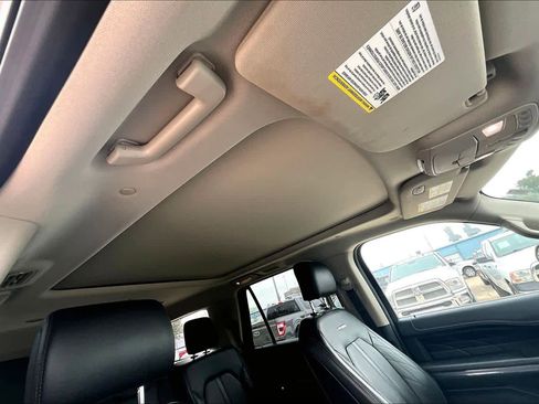 Used 2019 Ford Expedition Platinum image 13