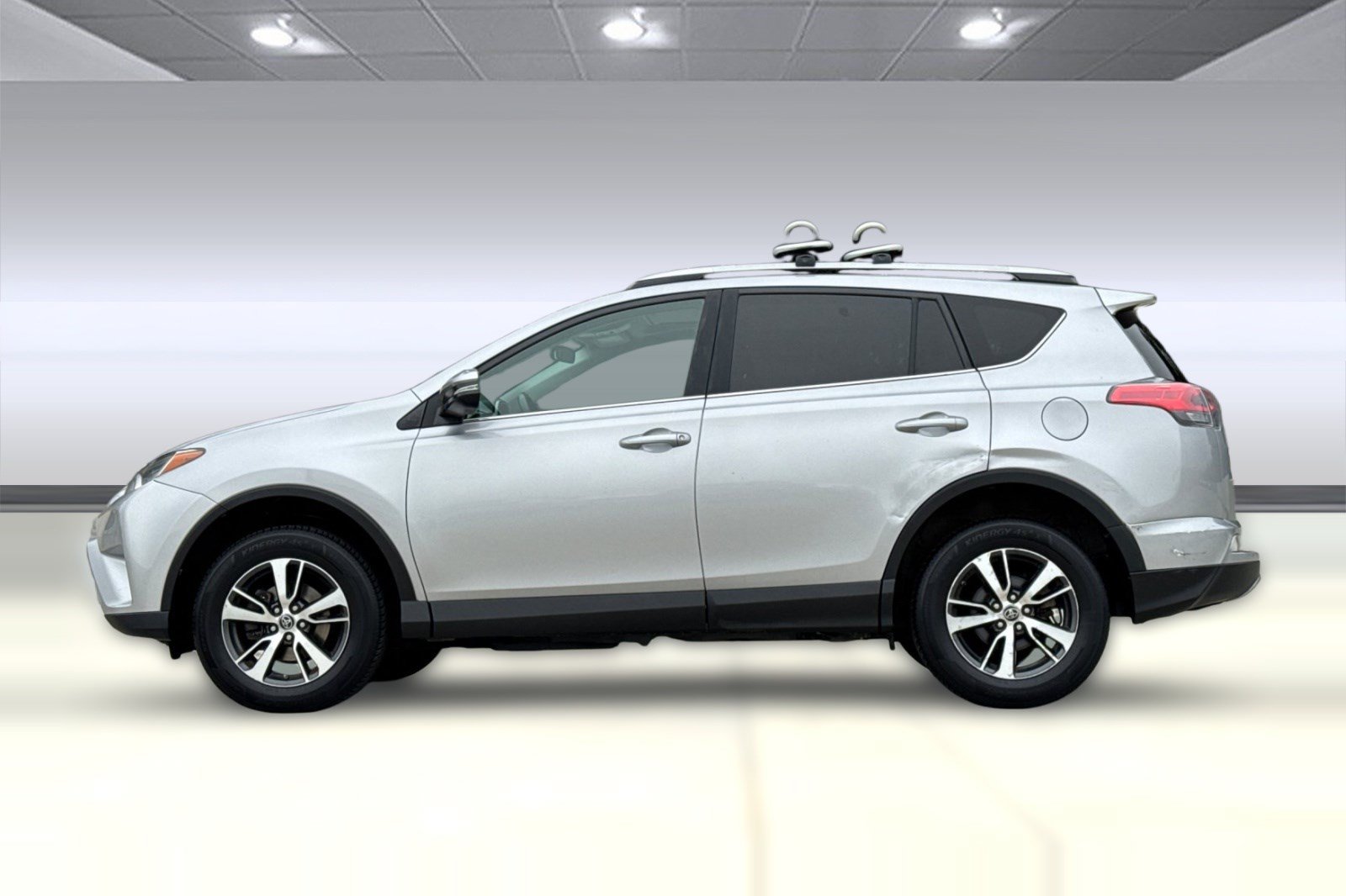 Used 2018 Toyota RAV4 XLE w/ Plus Extra Value Package AWD/4WD image 2