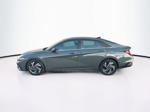 Used 2025 Hyundai Elantra SEL FWD image 4