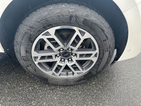 Used 2025 Ford Expedition Active AWD/4WD image 9