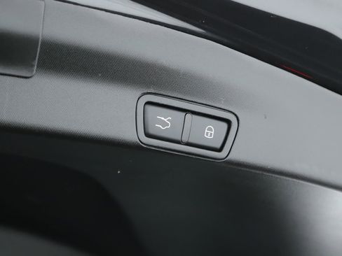 Used 2018 Alfa Romeo Stelvio AWD image 17
