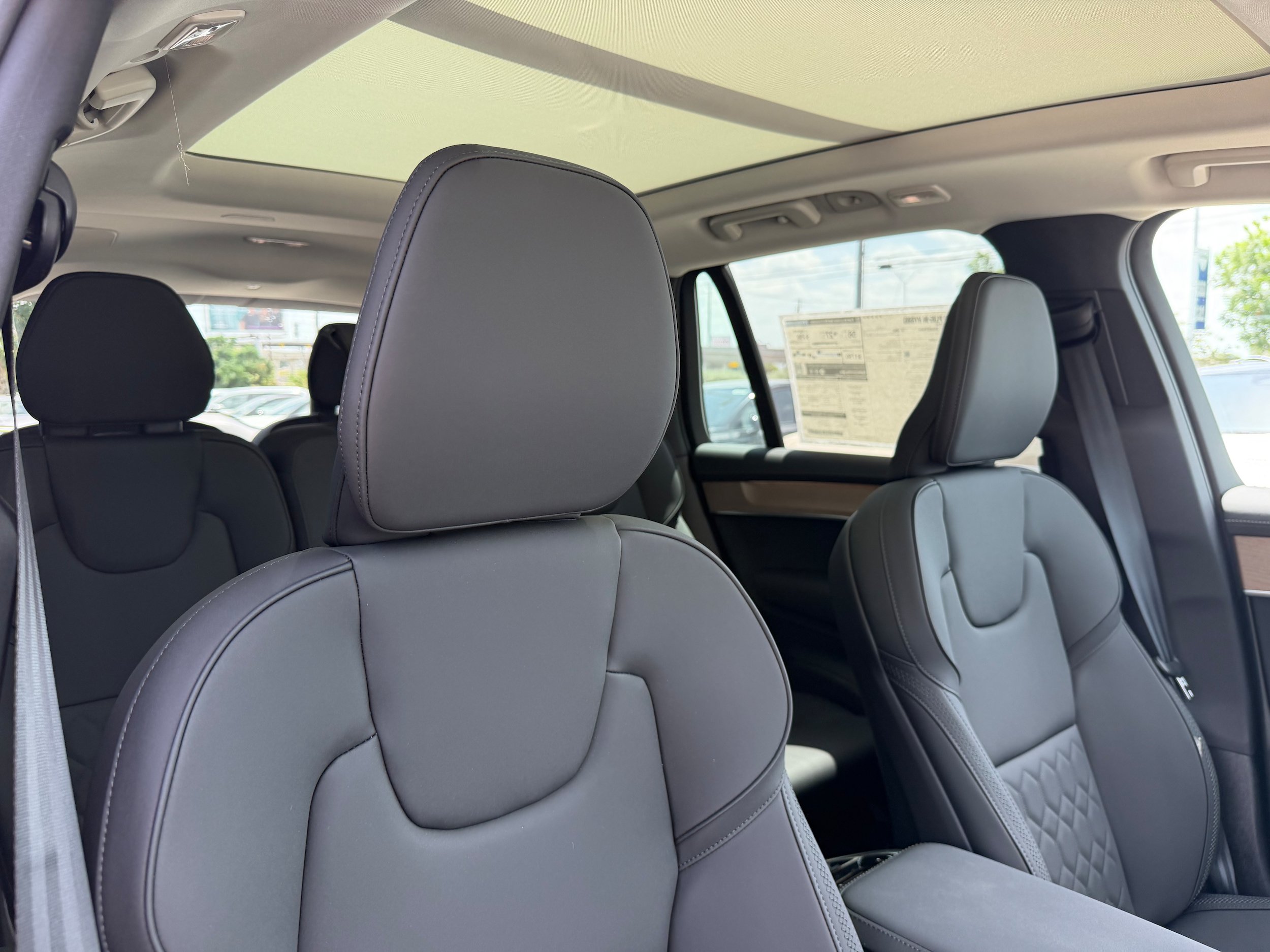 New 2026 Volvo XC90 T8 Plus AWD/4WD image 9