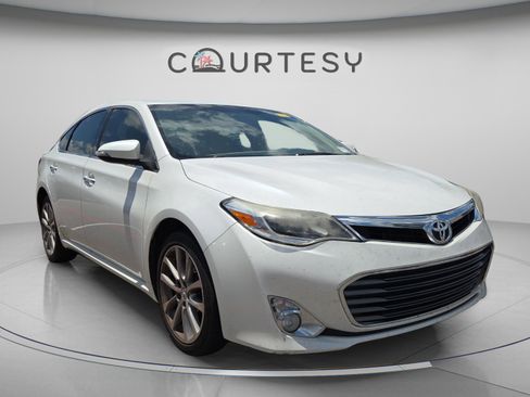 Used 2014 Toyota Avalon XLE Touring FWD image 3