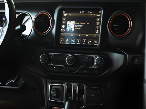 Used 2023 Jeep Gladiator Mojave w/ Cold Weather Group image 40