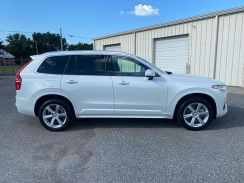 Used 2023 Volvo XC90 B5 Core w/ Protection Package Premier image 4