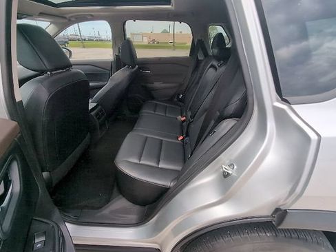 Used 2023 Nissan Rogue SV w/ SV Premium B Package FWD image 11