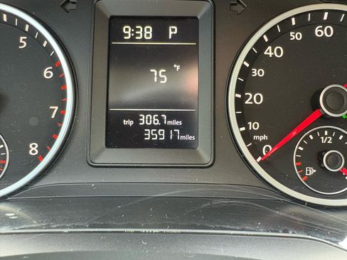 Used 2010 Volkswagen Tiguan S image 66