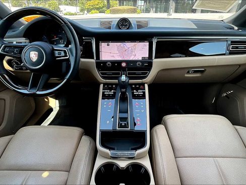 Used 2025 Porsche Macan image 29