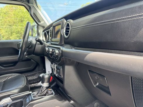 Used 2018 Jeep Wrangler Unlimited Sahara w/ Dual Top Group AWD/4WD image 31