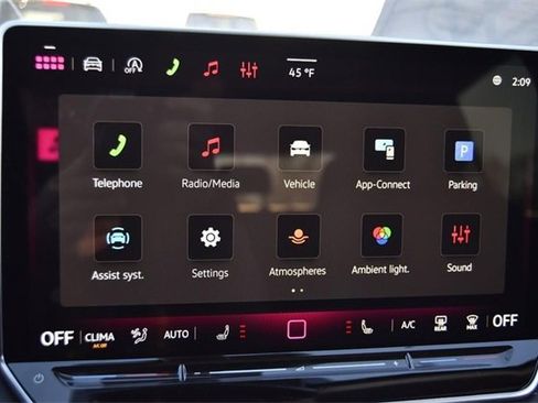 New 2026 Volkswagen Tiguan SE image 15