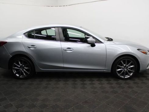 Used 2018 MAZDA MAZDA3 Touring image 4