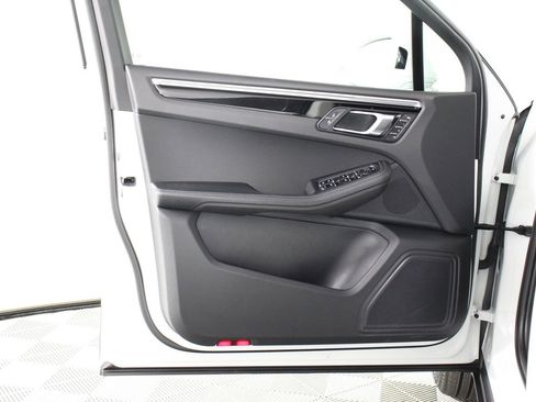 Certified 2024 Porsche Macan image 20