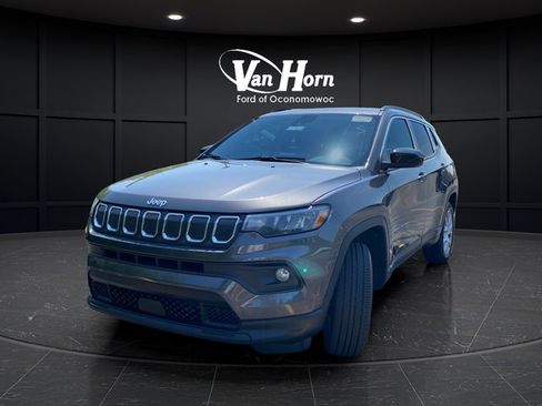 Used 2022 Jeep Compass Latitude AWD/4WD image 3