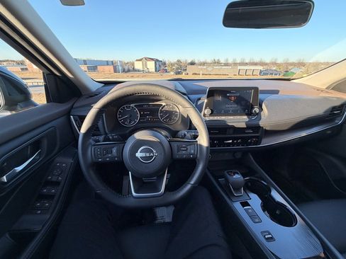 Used 2023 Nissan Rogue SV w/ SV Premium B Package image 11