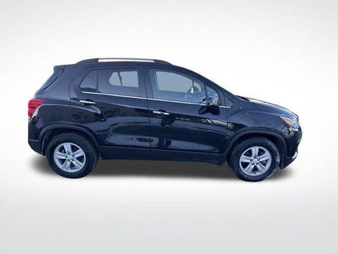 Used 2019 Chevrolet Trax LT w/ LT Convenience Package image 11