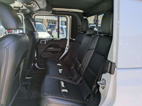 Used 2022 Jeep Gladiator Overland AWD/4WD image 8