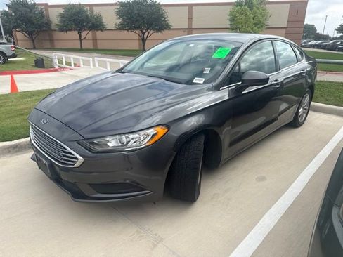 Used 2018 Ford Fusion SE FWD image 6