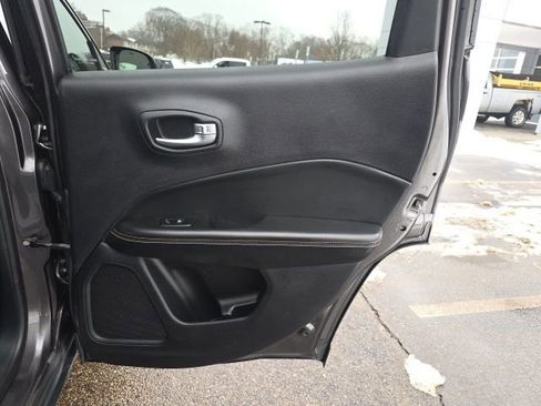 Used 2018 Jeep Compass Latitude image 10