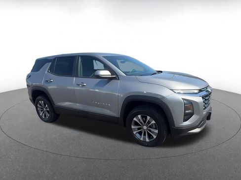 Used 2025 Chevrolet Equinox LT FWD image 2