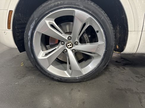 Used 2020 Bentley Bentayga image 7