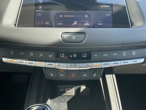 Used 2023 Cadillac XT4 Luxury w/ Cold Weather Package AWD/4WD image 18