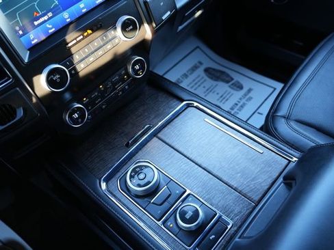 Used 2021 Ford Expedition Limited image 32