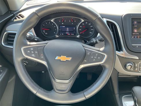 Used 2022 Chevrolet Equinox LT w/ Driver Convenience Package image 16