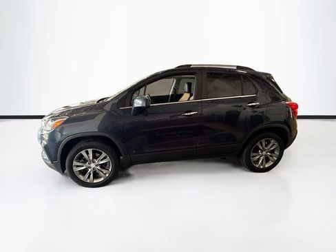 Used 2019 Chevrolet Trax LT w/ Sun & Sound Package AWD/4WD image 9