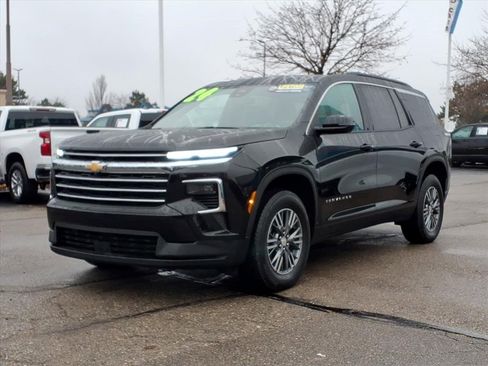 Certified 2024 Chevrolet Traverse LT image 3