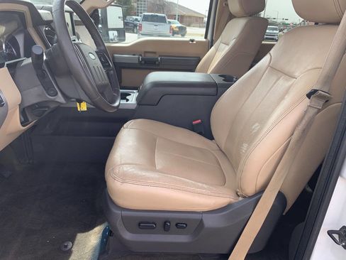 Used 2015 Ford F250 Lariat w/ Lariat Interior Package image 2