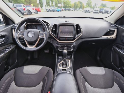 Used 2014 Jeep Cherokee Latitude w/ Comfort/Convenience Group image 16