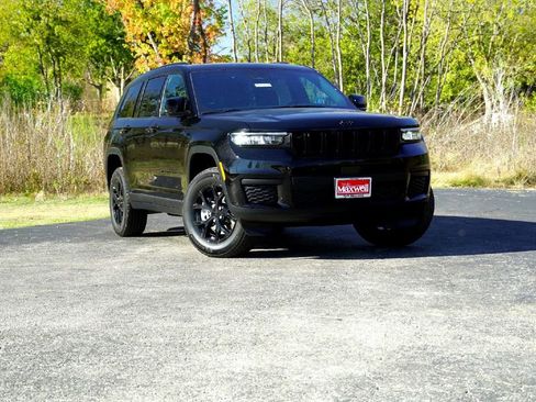 New 2025 Jeep Grand Cherokee L Altitude image 2