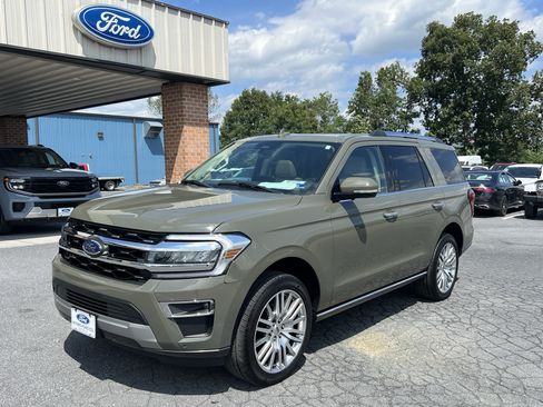 Used 2024 Ford Expedition Limited AWD/4WD image 2