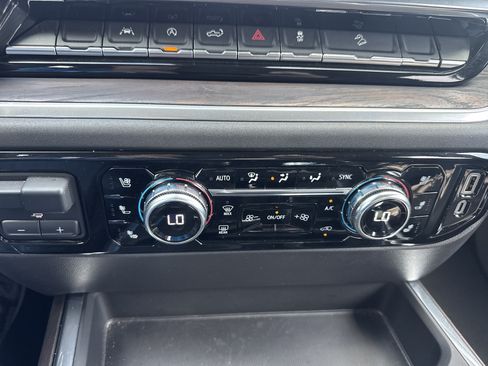Used 2025 GMC Sierra 1500 SLT AWD/4WD image 18