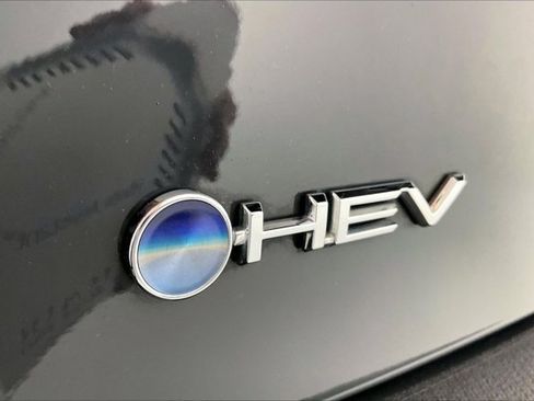 Used 2025 Toyota Camry SE image 32