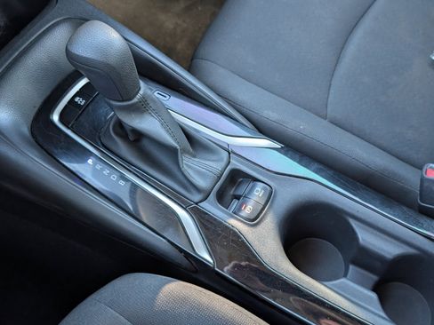 Used 2021 Toyota Corolla LE image 17