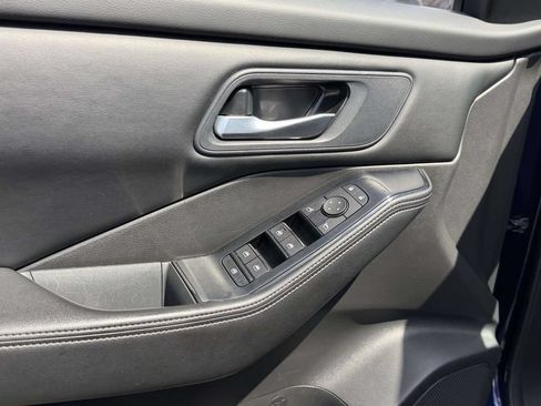 Used 2024 Nissan Rogue SV FWD image 27
